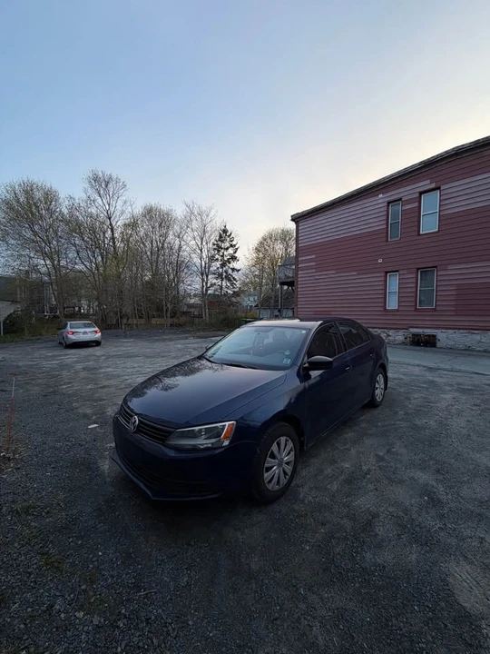 2011 Volkswagen Jetta - Image 10 of 12