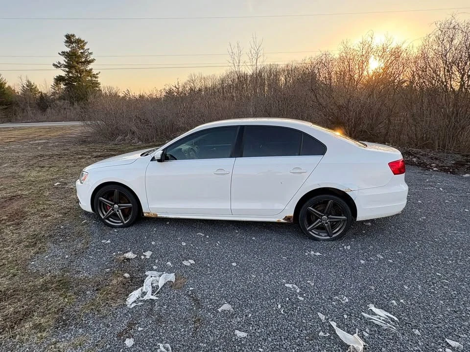 2011 Volkswagen Jetta - Image 4 of 8