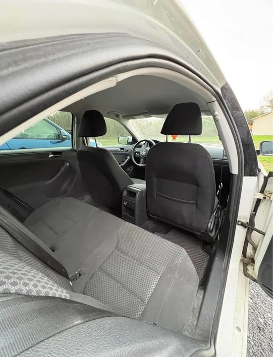 2011 Volkswagen Jetta - Image 5 of 8