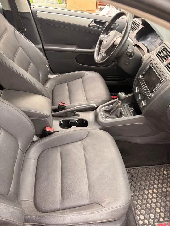 2011 Volkswagen Jetta - Image 11 of 12