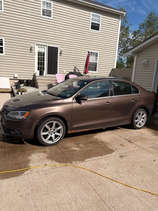 2011 Volkswagen Jetta - Image 2 of 12