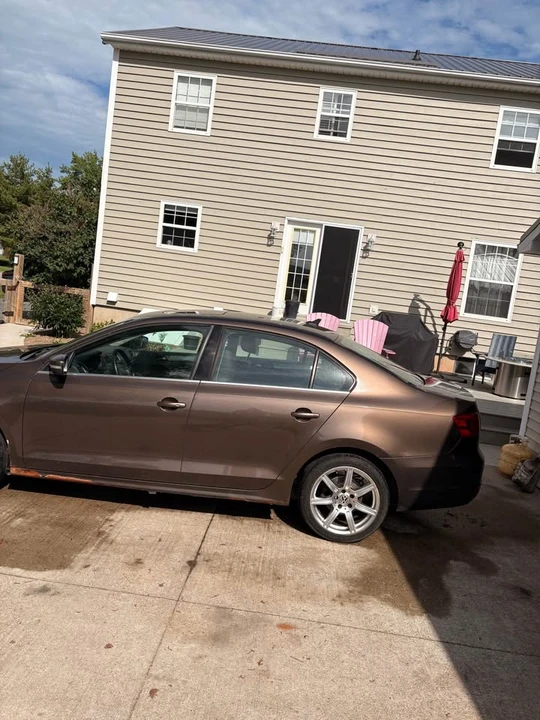 2011 Volkswagen Jetta - Image 6 of 12