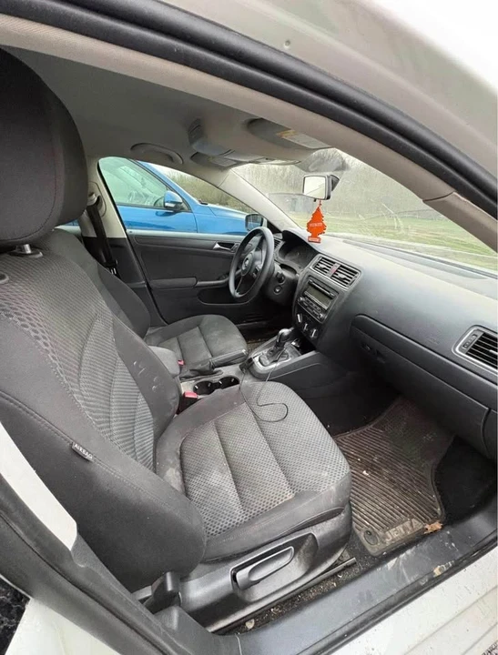 2011 Volkswagen Jetta - Image 6 of 8
