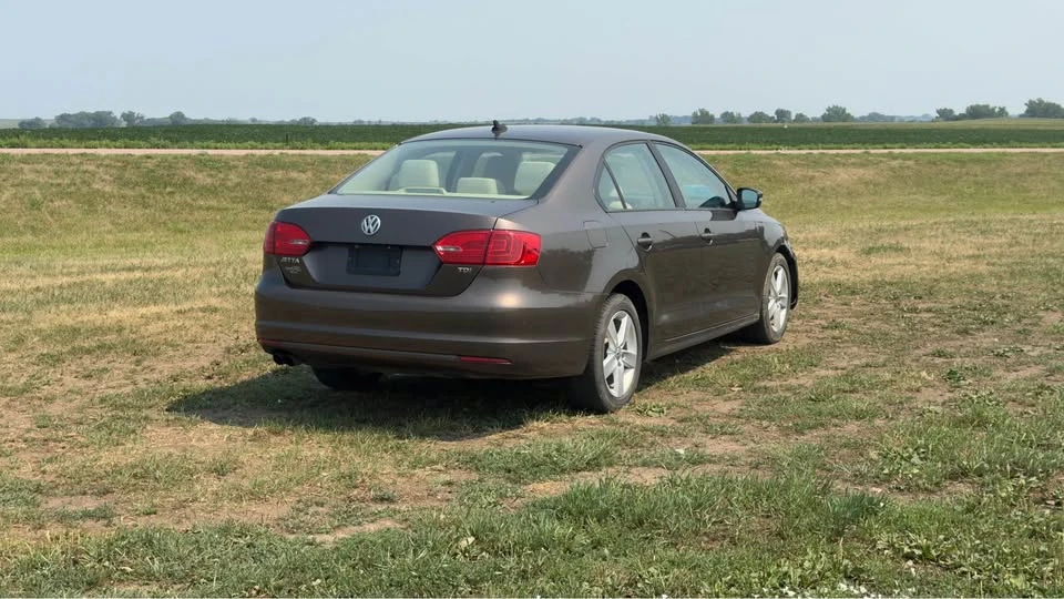 2011 Volkswagen A5 Jetta - Image 4 of 11