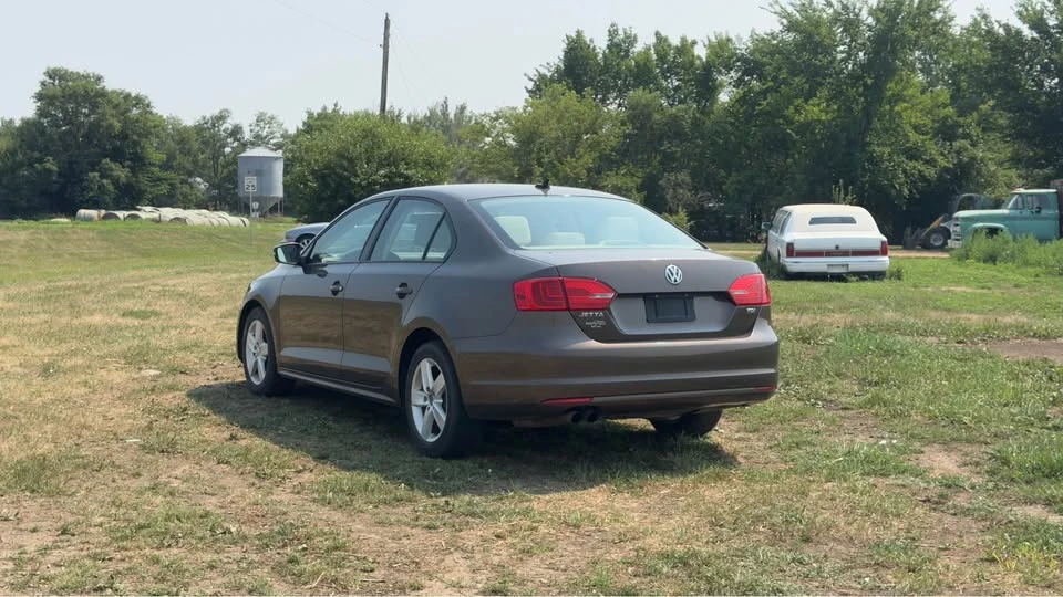 2011 Volkswagen A5 Jetta - Image 3 of 11