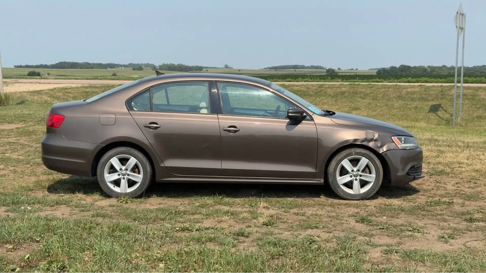 2011 Volkswagen A5 Jetta - Image 5 of 11