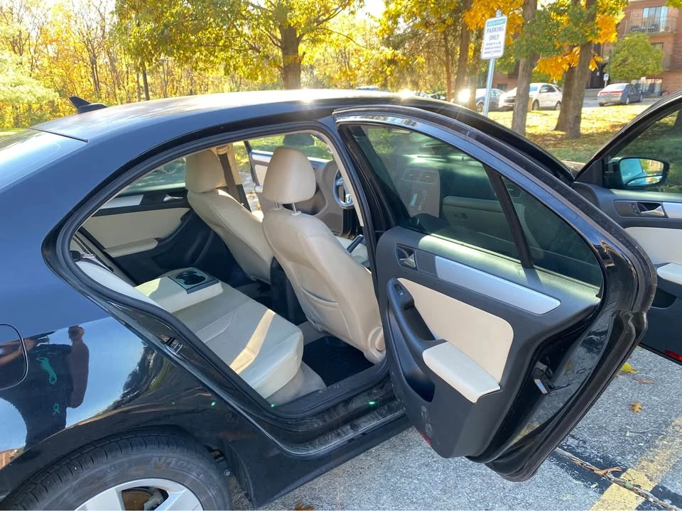 2011 Volkswagen A6 Jetta - Image 12 of 14