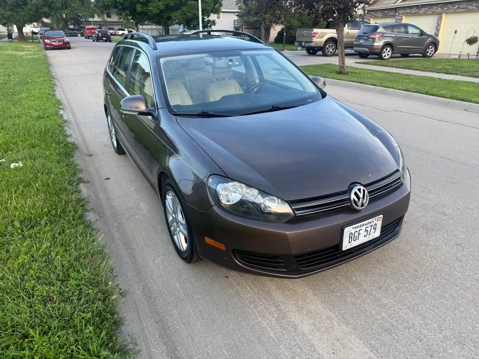 2011 Volkswagen A5 Jetta - Image 2 of 12