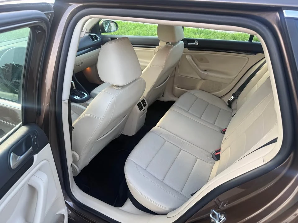 2011 Volkswagen A5 Jetta - Image 9 of 12