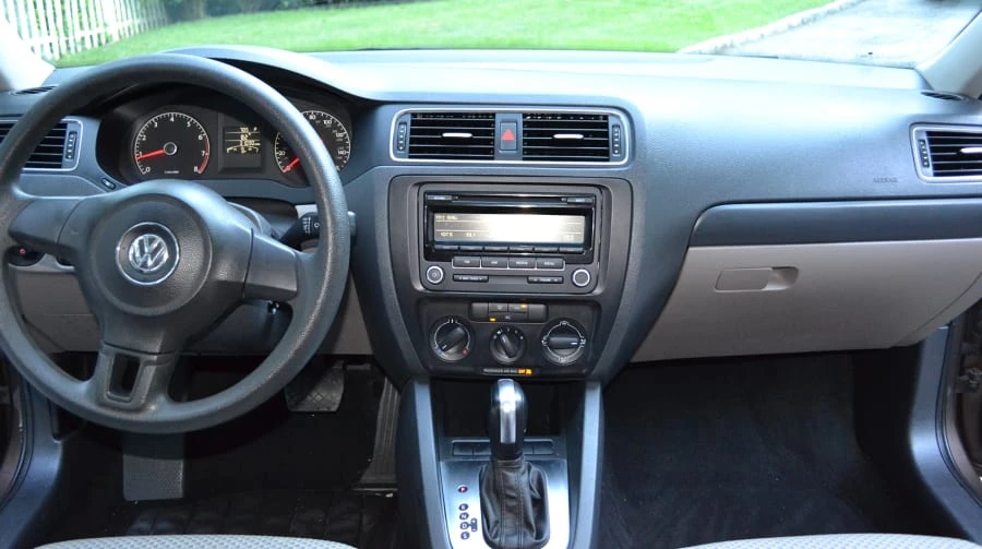2011 Volkswagen A6 Jetta - Image 9 of 12