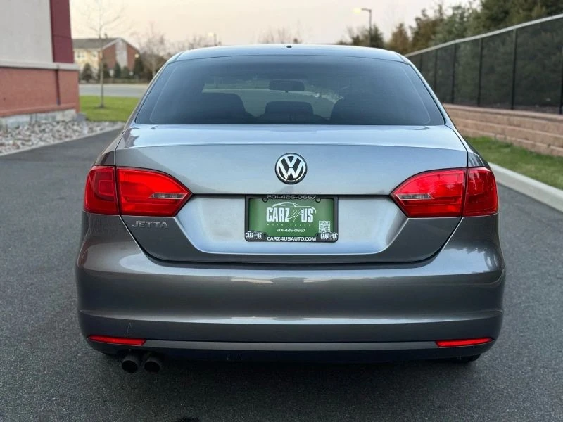 2011 Volkswagen A6 Jetta - Image 9 of 12