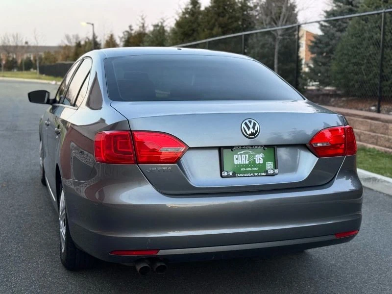 2011 Volkswagen A6 Jetta - Image 10 of 12