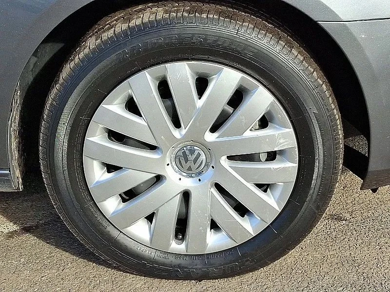 2011 Volkswagen A5 Jetta - Image 9 of 12