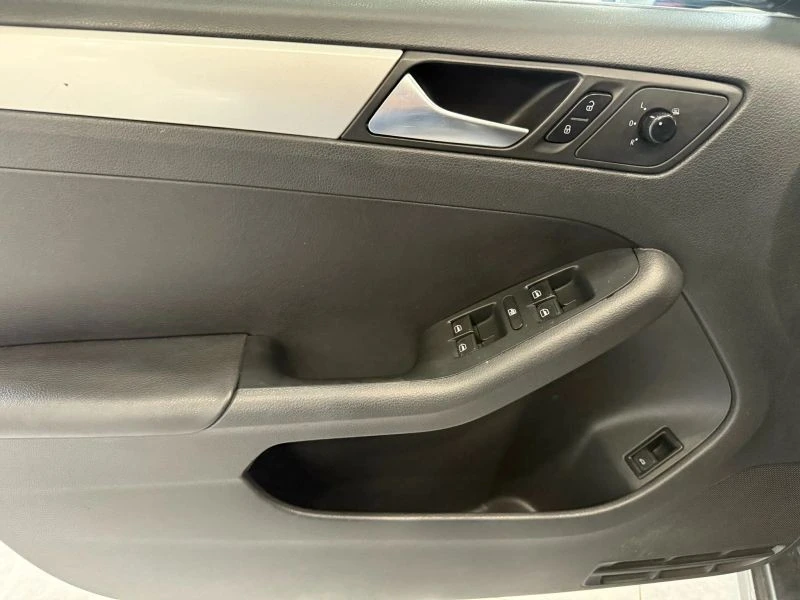 2011 Volkswagen A6 Jetta - Image 8 of 12