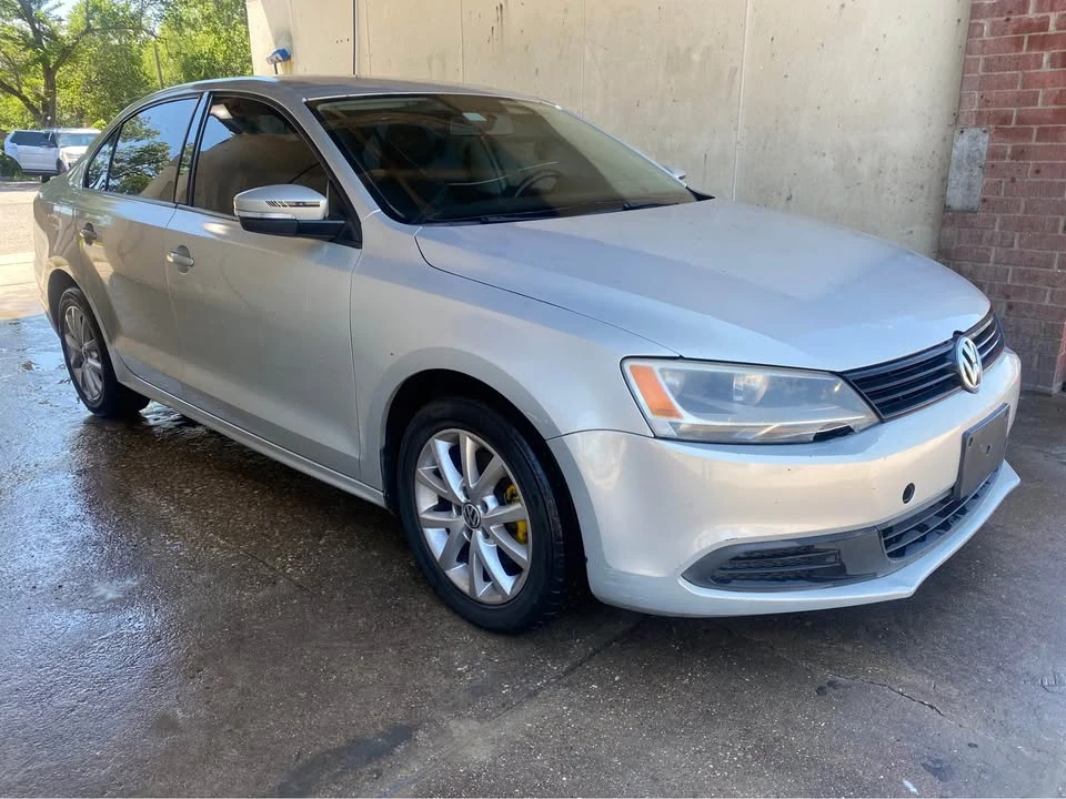 2011 Volkswagen A6 Jetta - Image 2 of 9