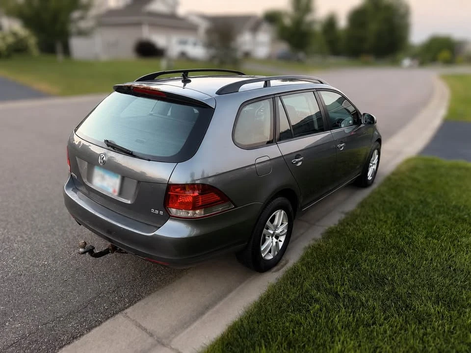 2011 Volkswagen A5 Jetta - Image 2 of 12