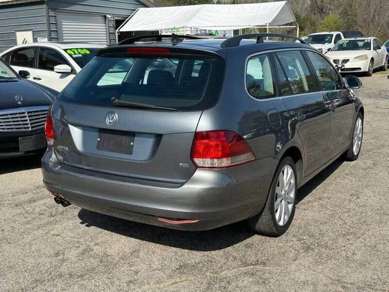 2011 Volkswagen A5 Jetta - Image 8 of 16