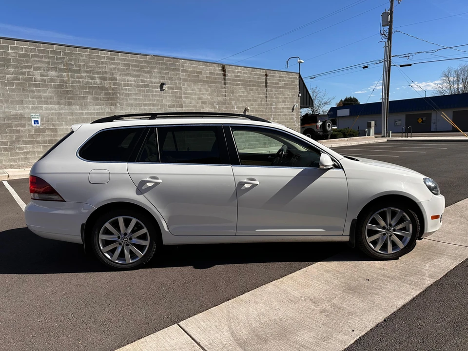 2011 Volkswagen A6 Jetta - Image 13 of 31