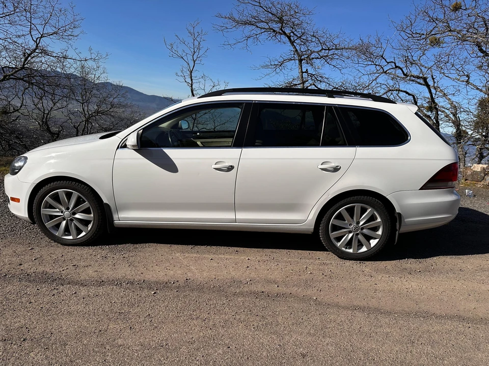 2011 Volkswagen A6 Jetta - Image 8 of 31