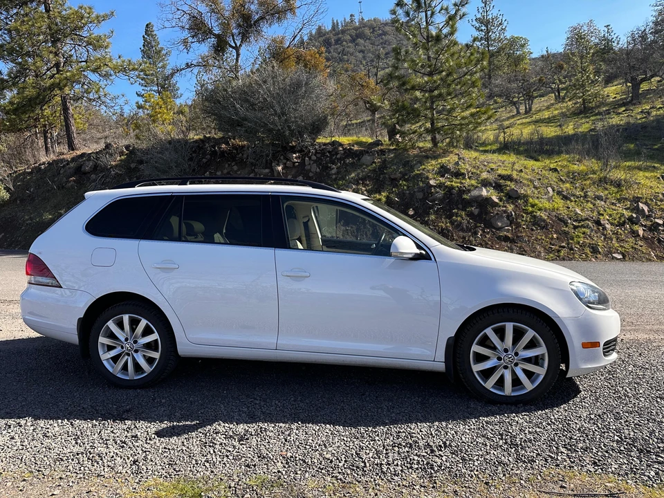 2011 Volkswagen A6 Jetta - Image 14 of 31
