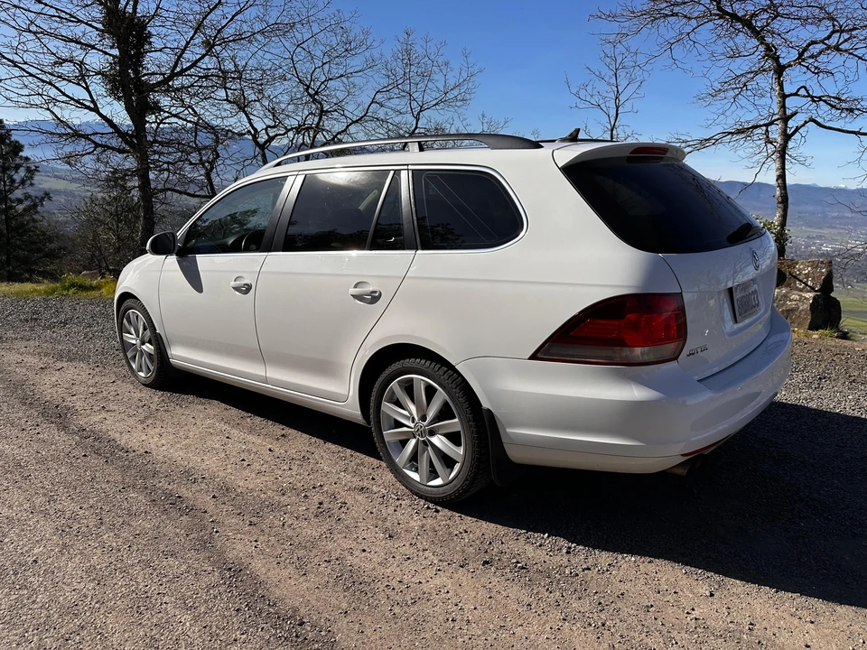 2011 Volkswagen A6 Jetta - Image 9 of 31