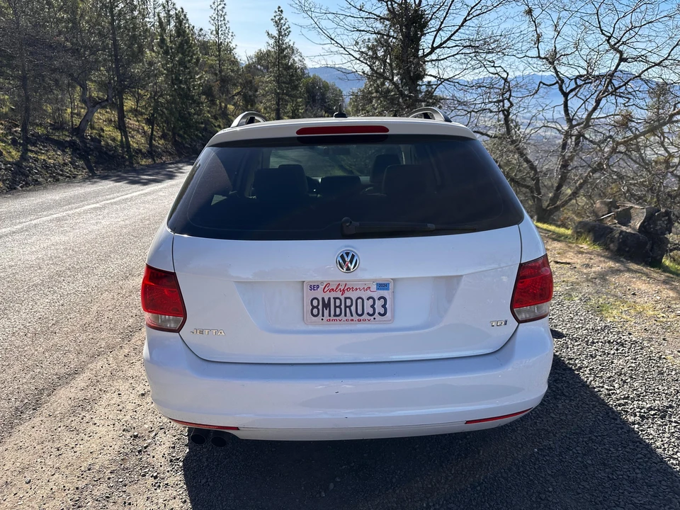 2011 Volkswagen A6 Jetta - Image 10 of 31