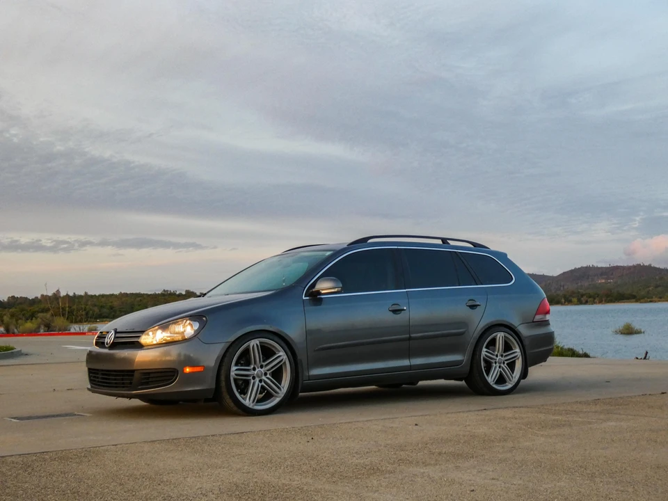 2011 Volkswagen A6 Jetta - Image 8 of 31