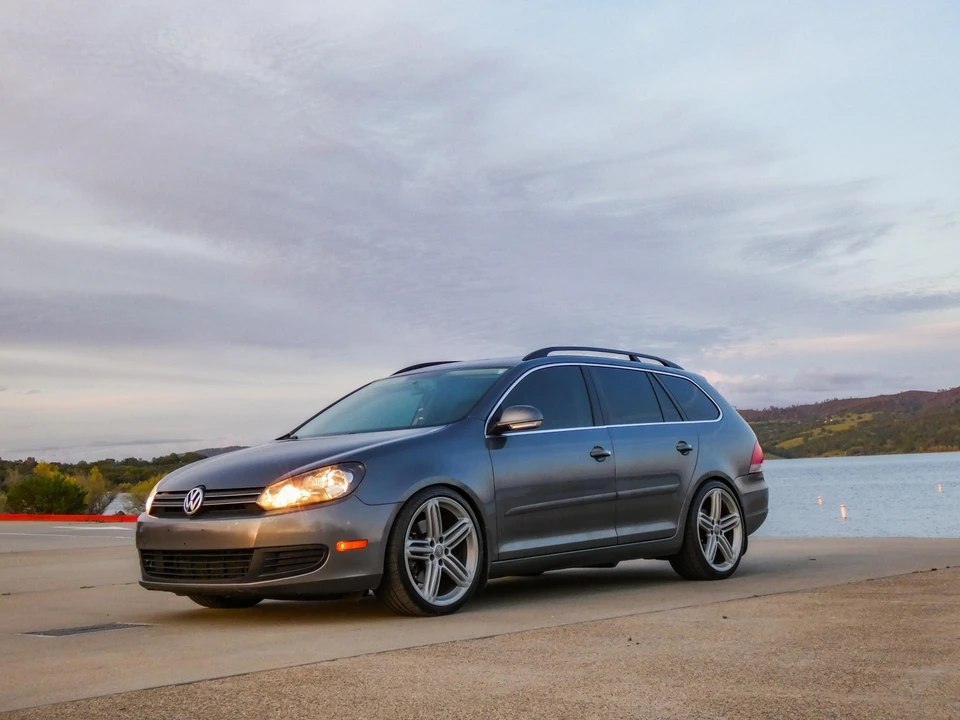 2011 Volkswagen A6 Jetta - Image 7 of 31