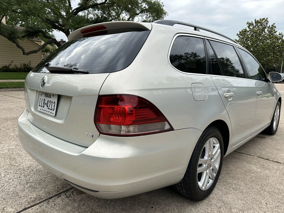 2011 Volkswagen A5 Jetta - Image 10 of 31