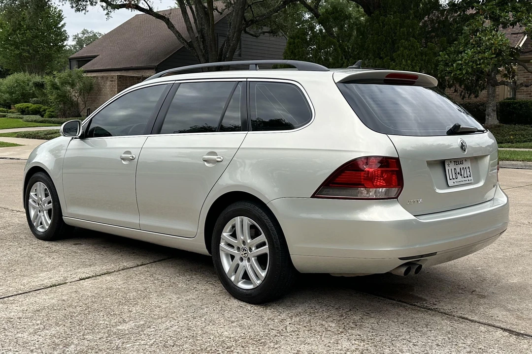 2011 Volkswagen A5 Jetta - Image 4 of 31