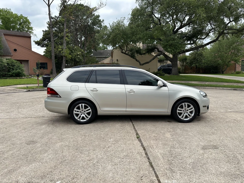 2011 Volkswagen A5 Jetta - Image 11 of 31