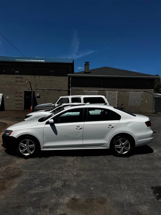 2011 Volkswagen Jetta - Image 2 of 6