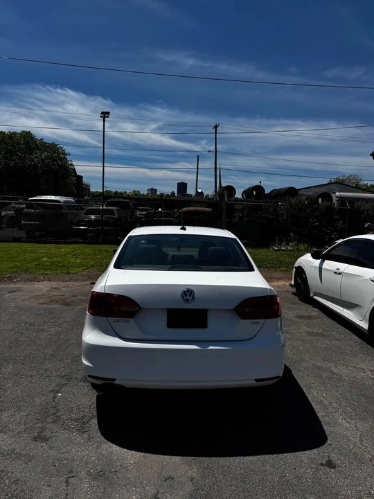2011 Volkswagen Jetta - Image 3 of 6