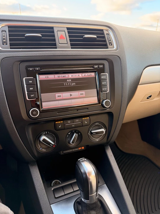 2011 Volkswagen A6 Jetta - Image 10 of 20