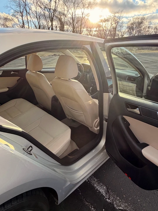 2011 Volkswagen A6 Jetta - Image 11 of 20