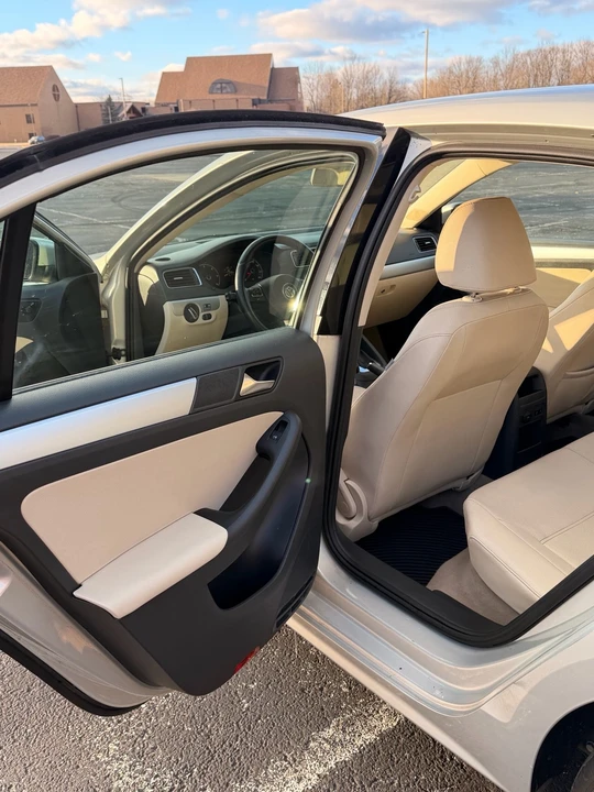 2011 Volkswagen A6 Jetta - Image 14 of 20