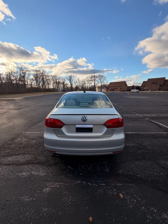 2011 Volkswagen A6 Jetta - Image 2 of 20