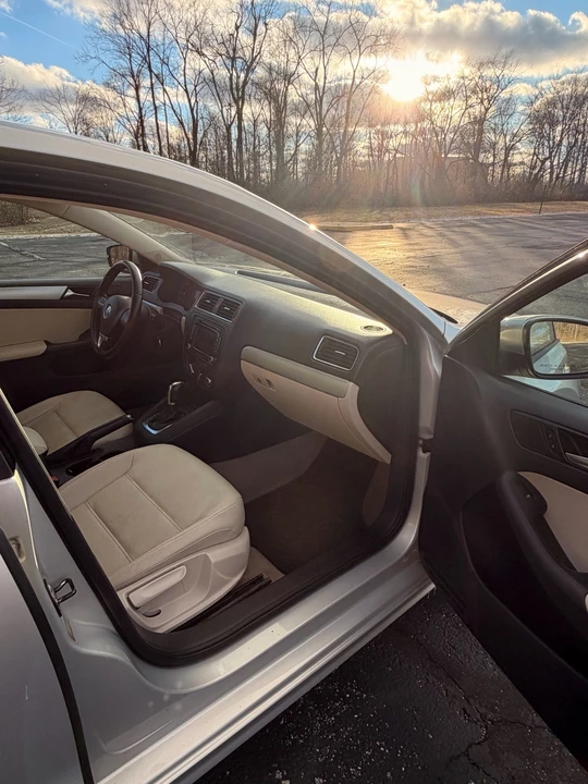 2011 Volkswagen A6 Jetta - Image 12 of 20