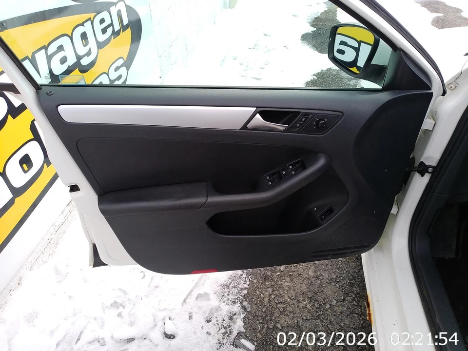 2011 Volkswagen A6 Jetta - Image 10 of 21