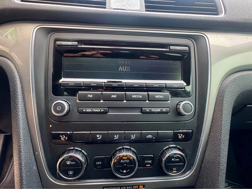 2011 Volkswagen Passat - Image 14 of 19