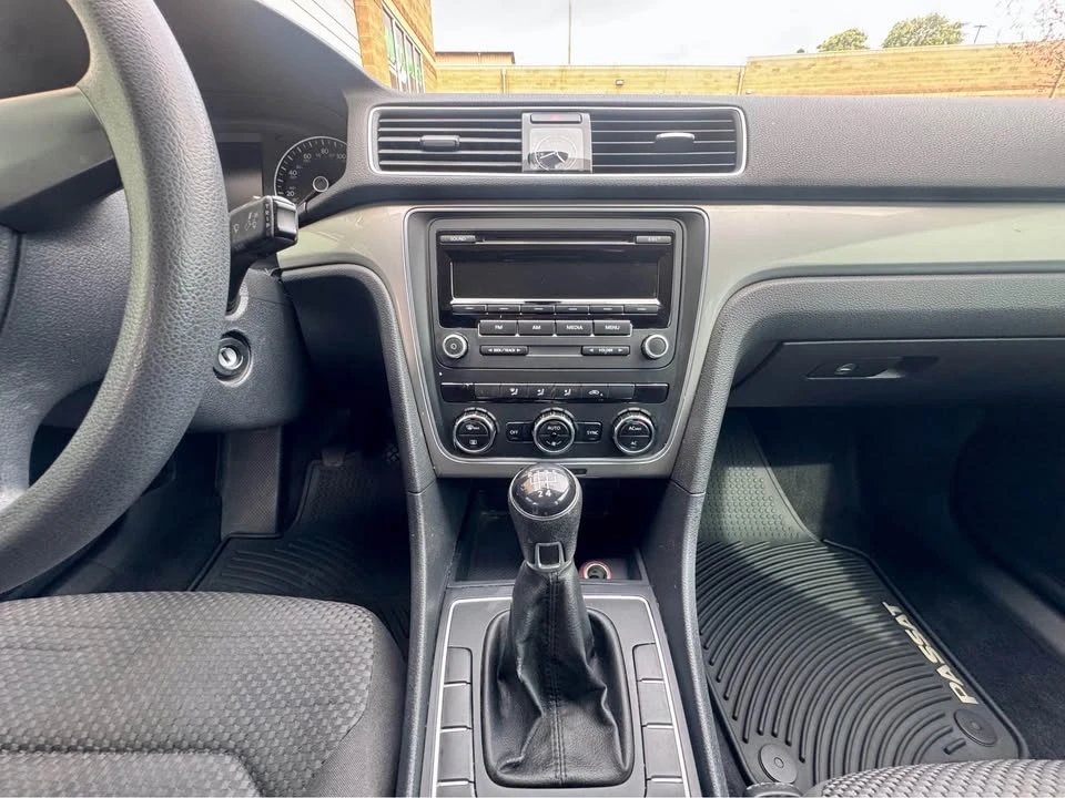 2011 Volkswagen Passat - Image 12 of 19