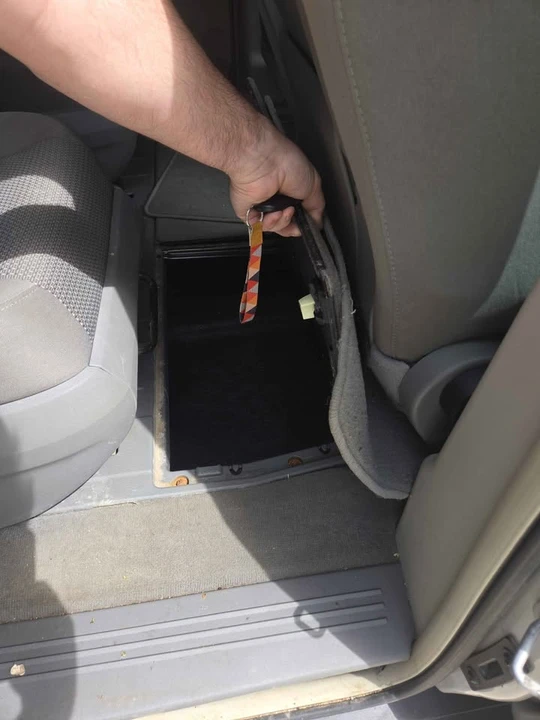 2011 Volkswagen Routan - Image 6 of 9