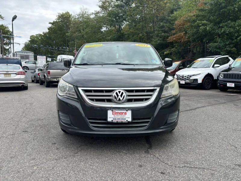 2011 Volkswagen Routan - Image 2 of 12