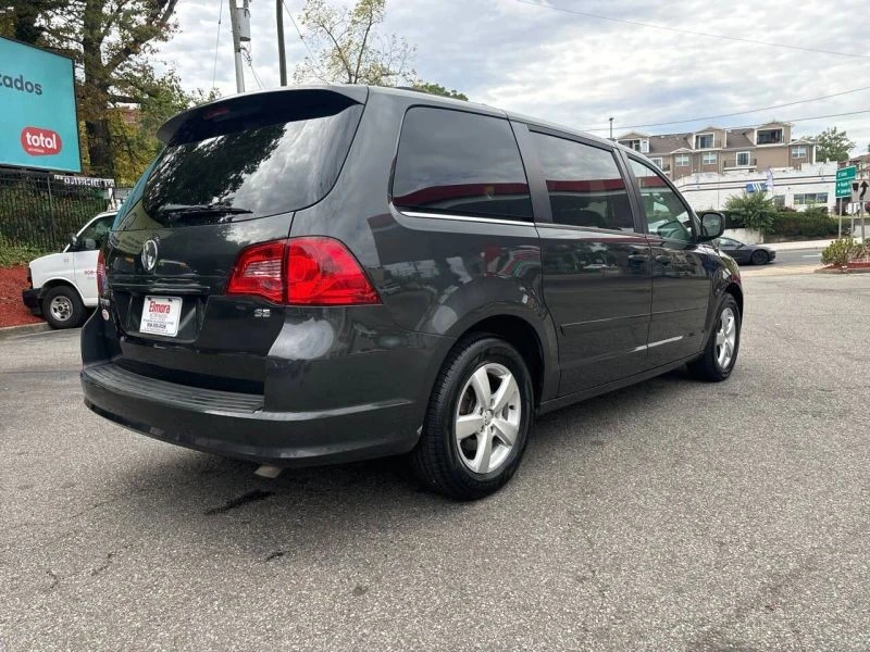 2011 Volkswagen Routan - Image 6 of 12