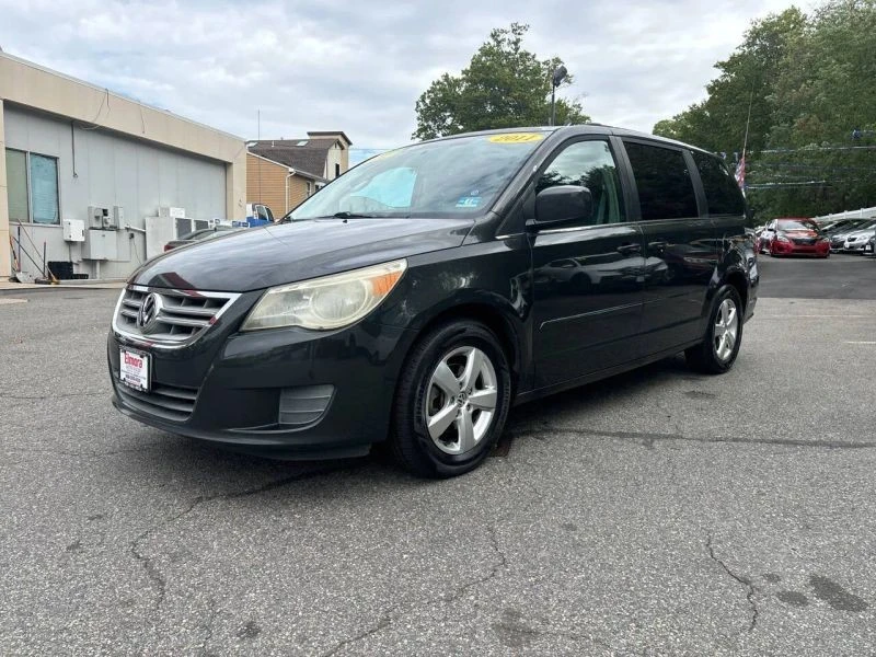 2011 Volkswagen Routan - Image 3 of 12