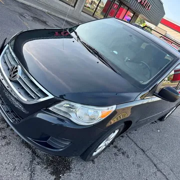 2011 Volkswagen Routan SE