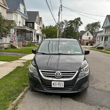 2011 Volkswagen Routan SE