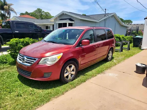 2011 Volkswagen Routan SEL Premium Minivan 4D