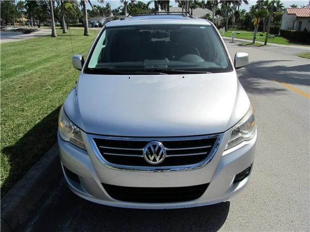 2011 Volkswagen Routan - Image 12 of 12