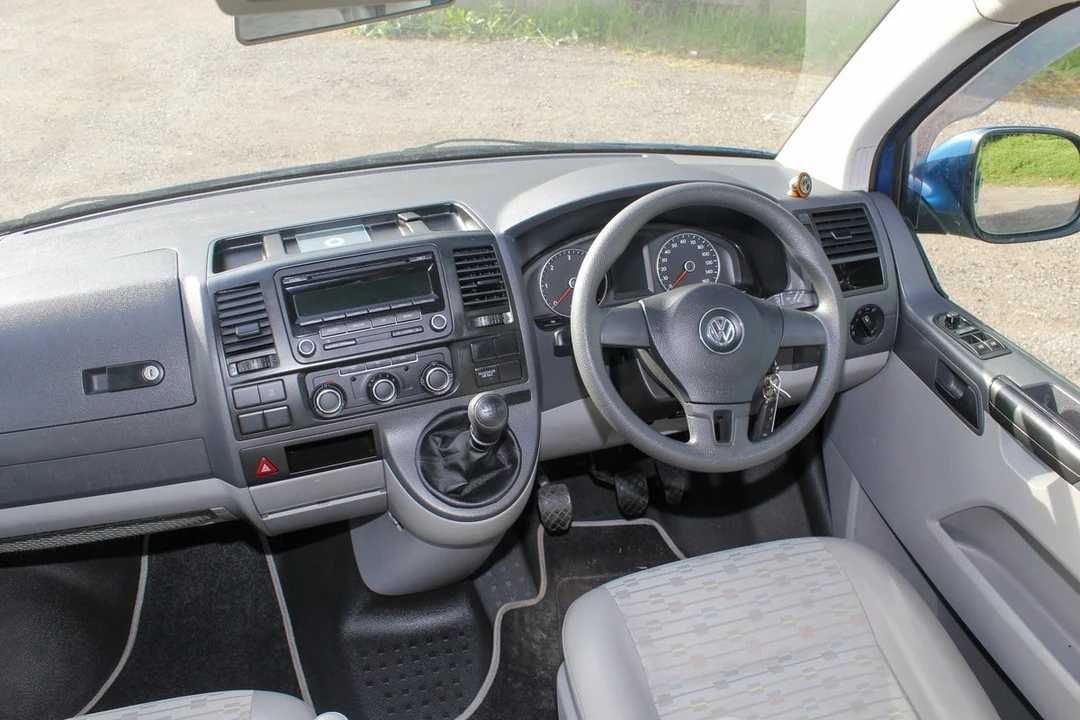 2011 Volkswagen EuroVan - Image 27 of 30